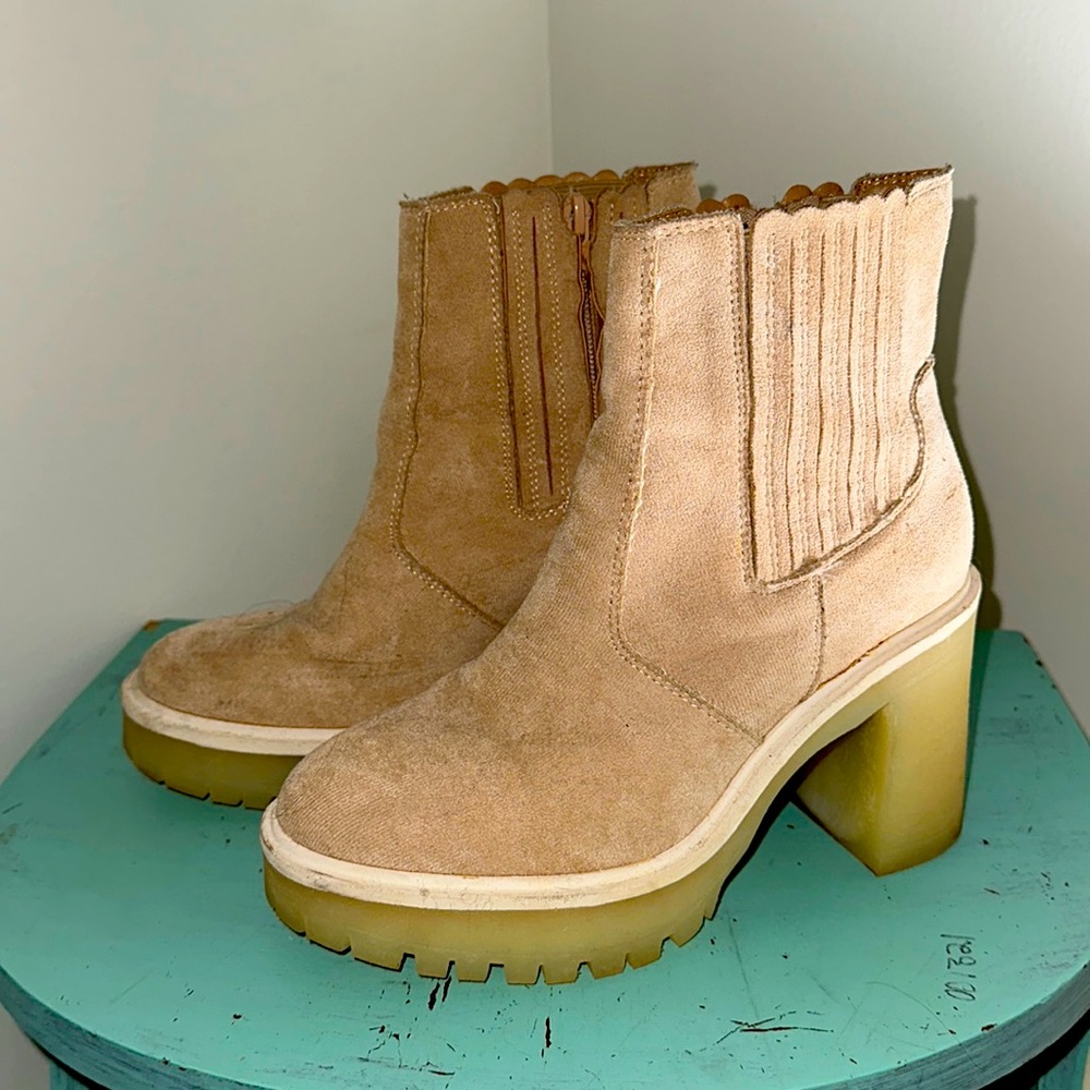 Oasis Society Anastasia Lug Chelsea Boot Cream